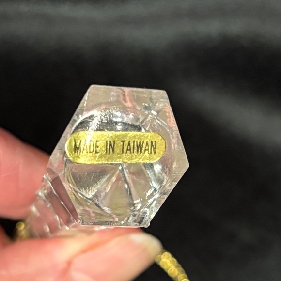 🎄SALE Elegant clear icicle ornament with intricate gold tip hanger - Picture 4 of 6